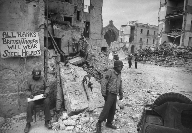 Illustration for article titled LIFE unveils unpublished photos of Allied troops fighting in Italy